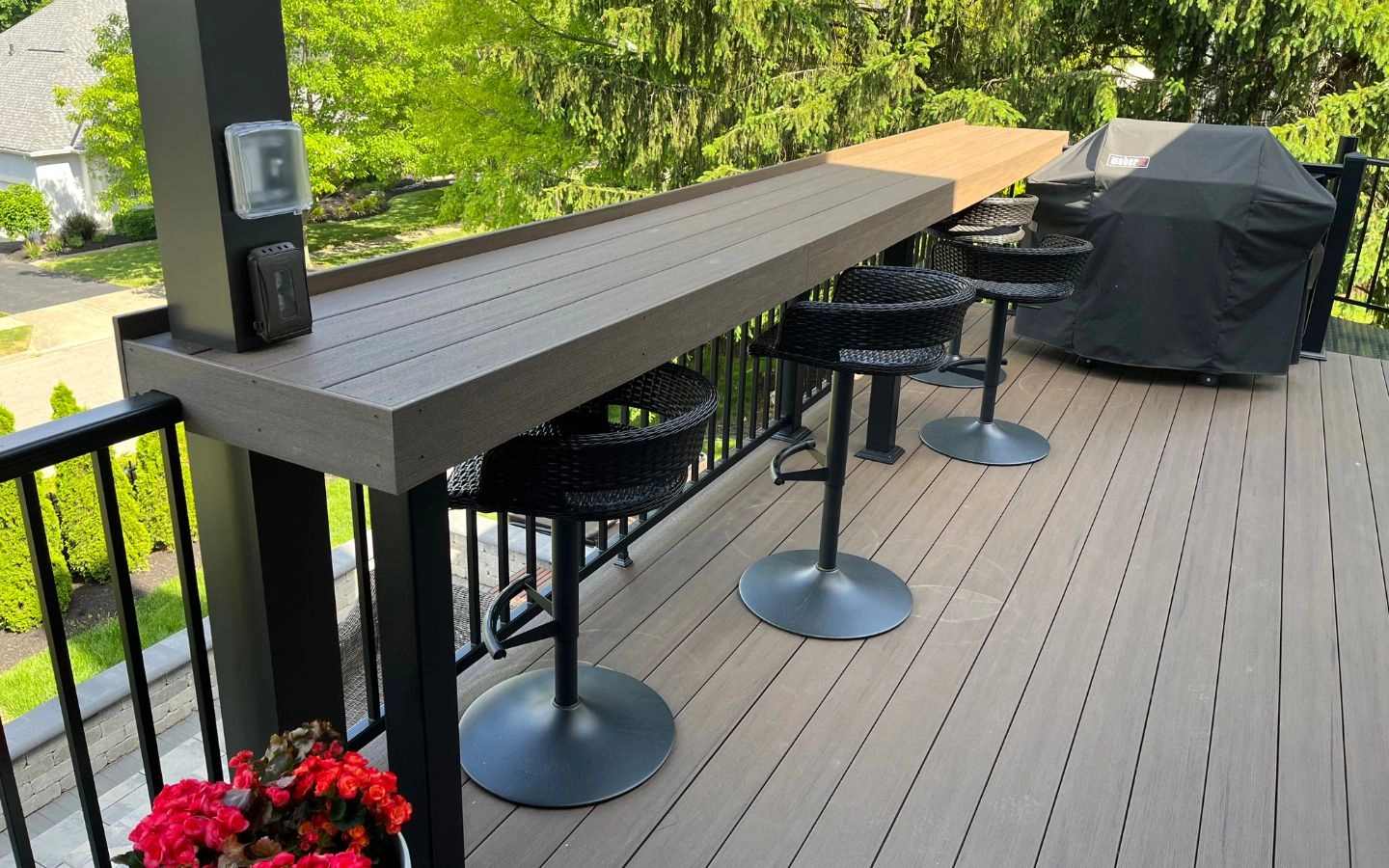 Low-maintenance composite deck in Columbus, OH.